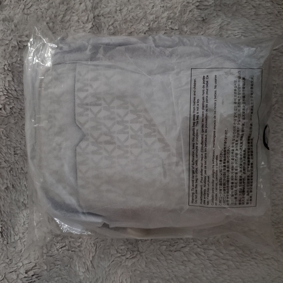 Michael Kors Jet Set Travel Bag - Picture 7 of 7